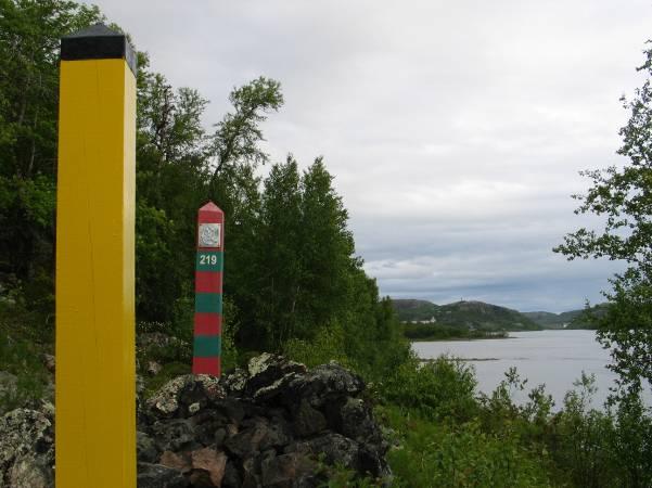 Norske og russiske grensestolper